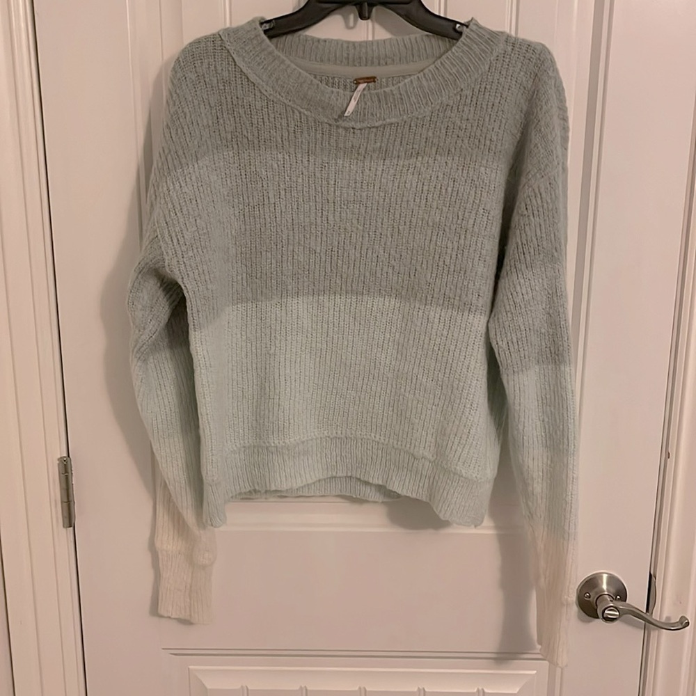 Free people cropped sweater Women’s size Medium ,Wool Blend , gray ombre color